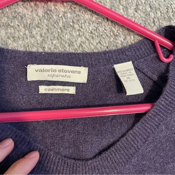 Valerie Stevens Lavender V-Neck Cashmere Sweater medium - Picture 4 of 4
